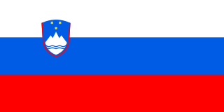 Szlov&eacute;nia z&aacute;szlaja